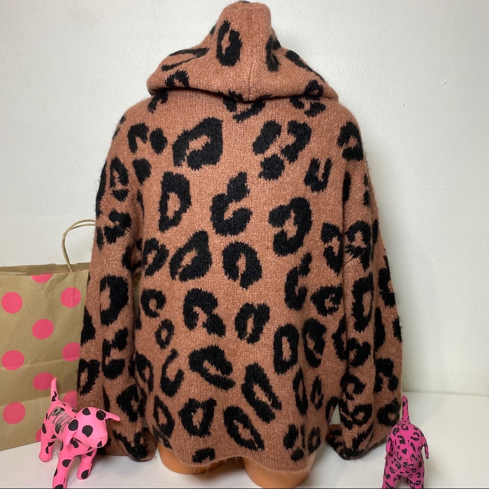 🚫SOLD🚫PINK VS LEOPARD PRINT CROPPED HOODIE PULLOVER - Picture 5 of 6